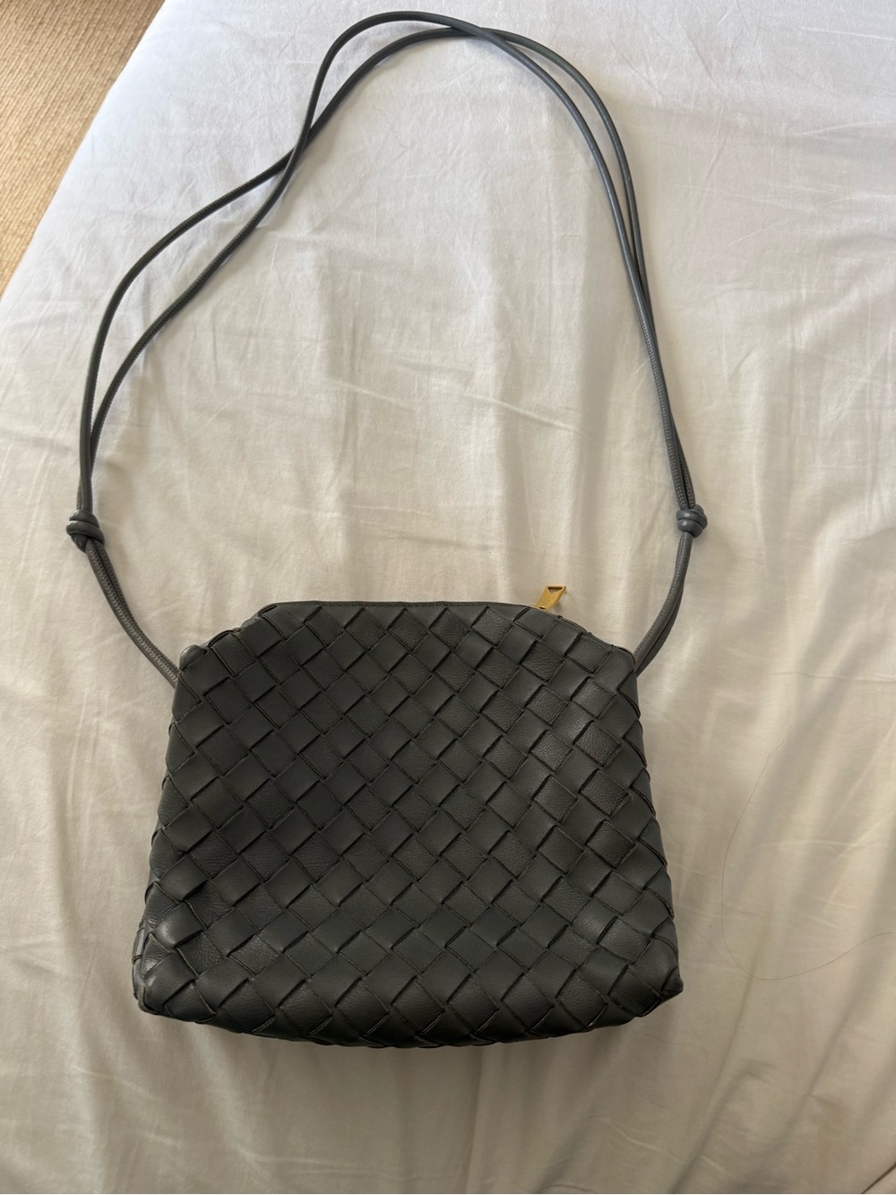 Bottega Veneta Intreciatto Loop Crossbody bag in Grey - Picture 2 of 4